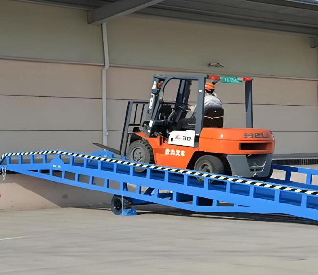 富锦移动式卸货平台（叉车用）